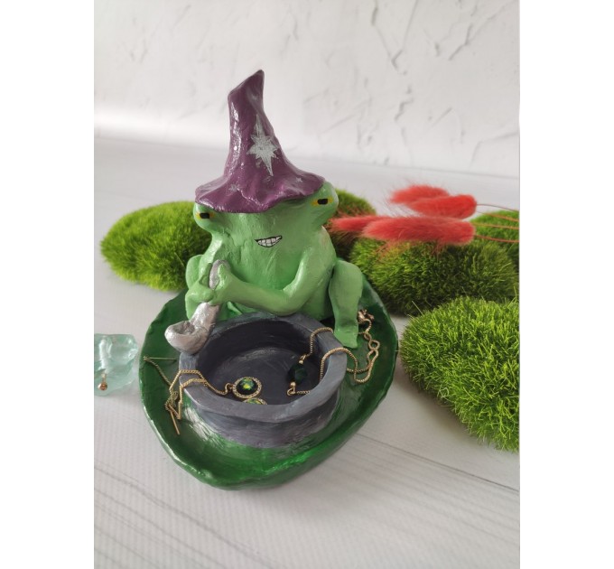 Wizard frog with cauldron tea light candleholder