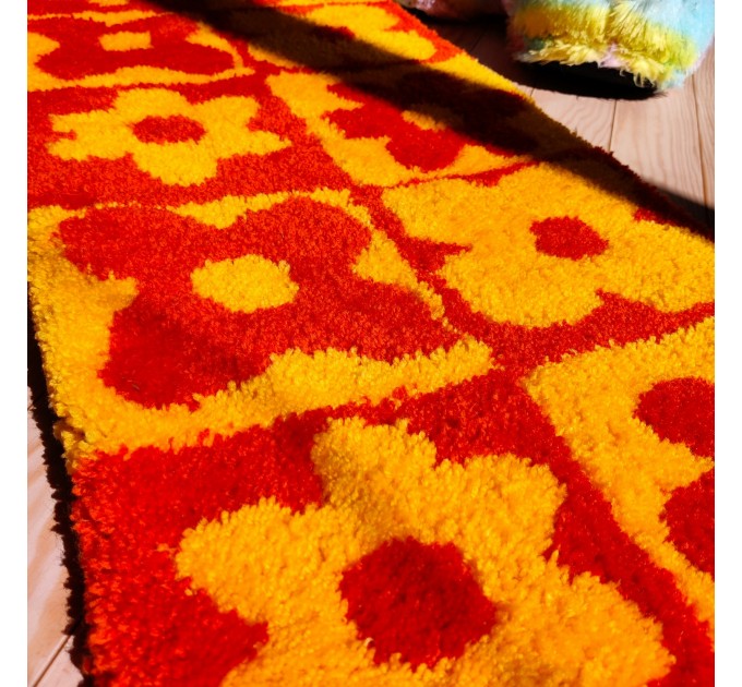 Retro daisy hand tufted rug runner 