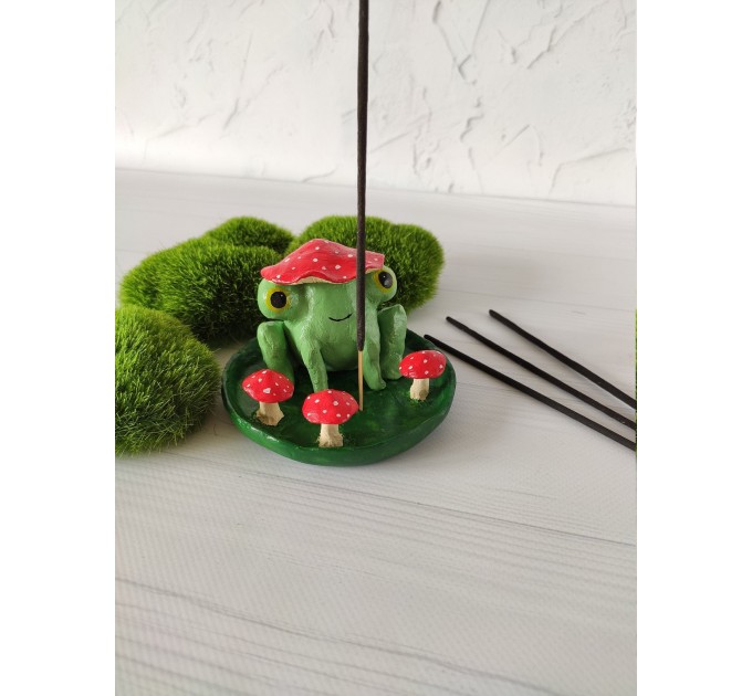 Frog incense holder Happy froggy with mushroom hat