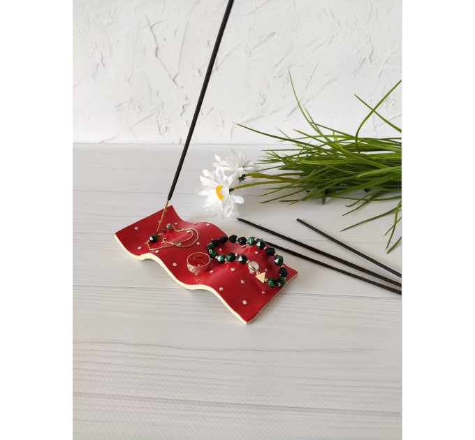 Wavy incense holder Textured red polka dot