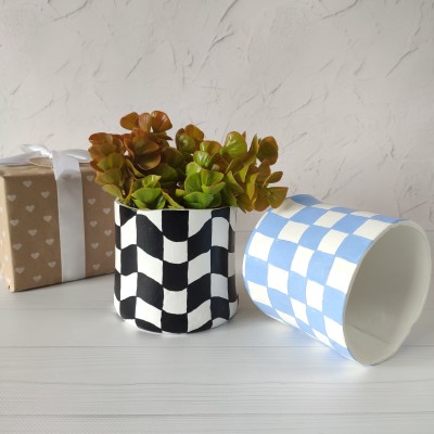 Checkered plant pot 4 inches